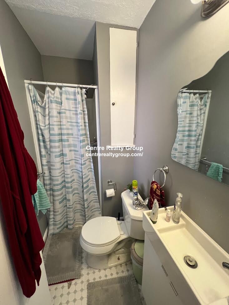 35 Lake Shore Ct, Brighton