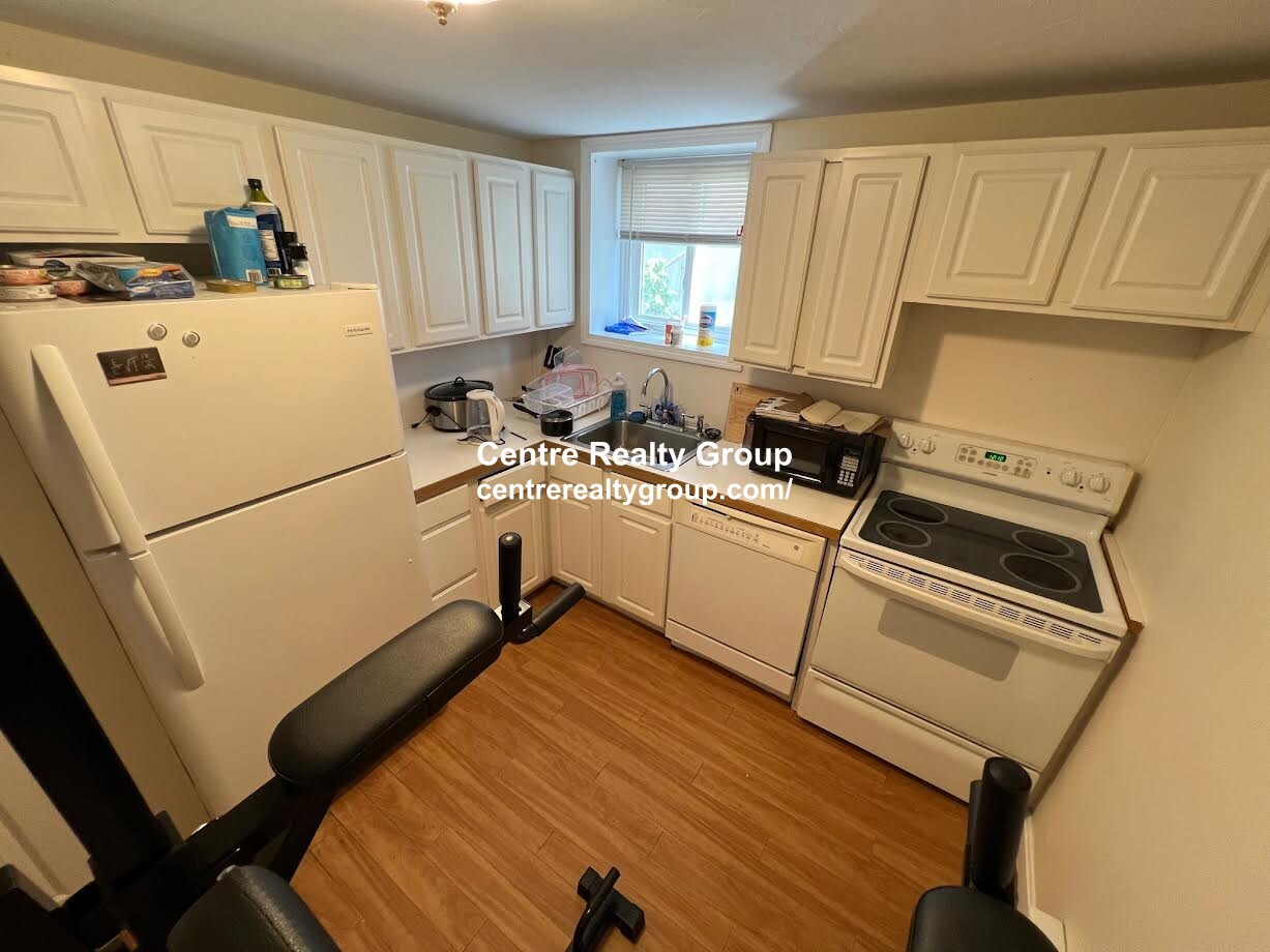 20 Coolidge Hill Rd, Watertown