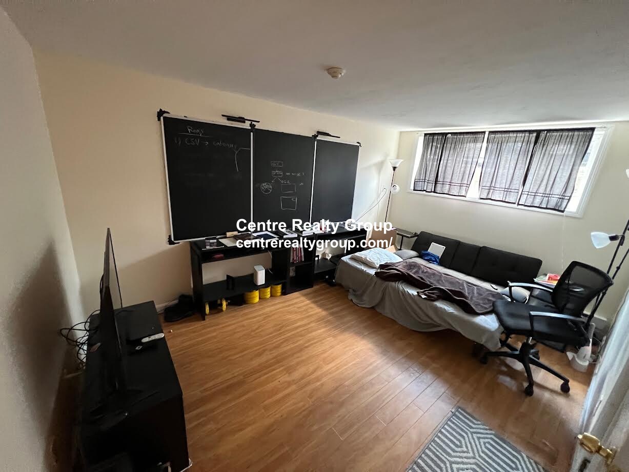 20 Coolidge Hill Rd, Watertown