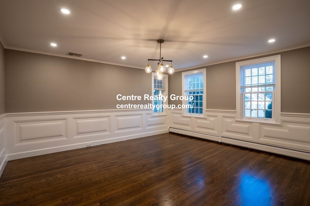 40 Pudding Stone Ln, Newton