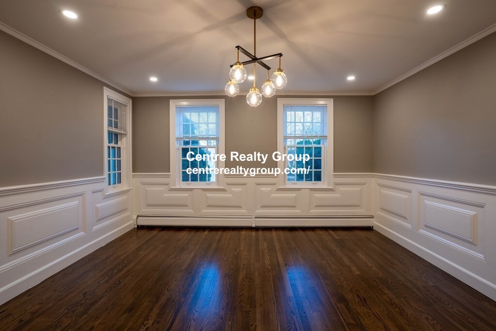 40 Pudding Stone Ln, Newton