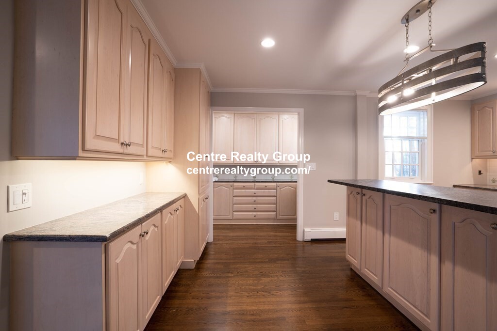 40 Pudding Stone Ln, Newton