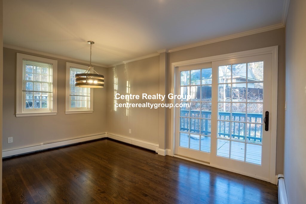 40 Pudding Stone Ln, Newton