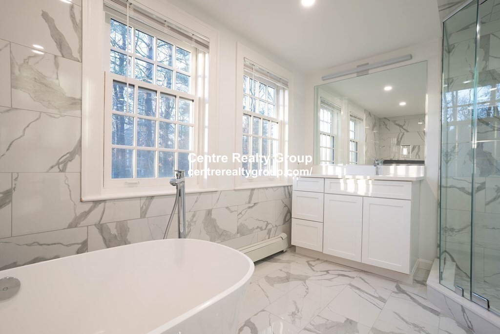 40 Pudding Stone Ln, Newton