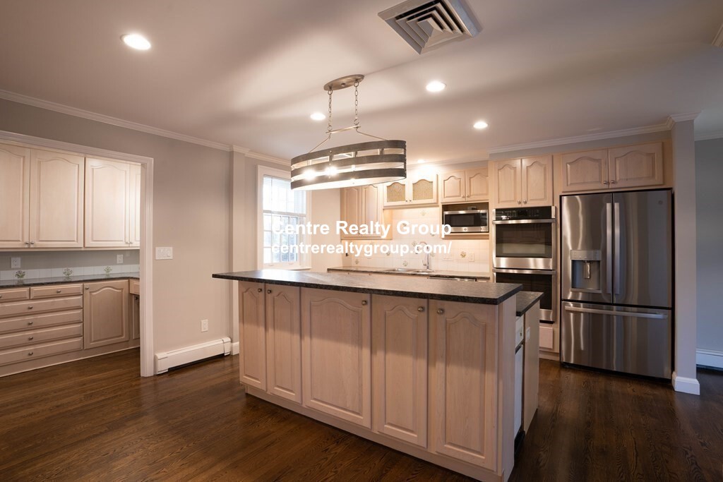 40 Pudding Stone Ln, Newton