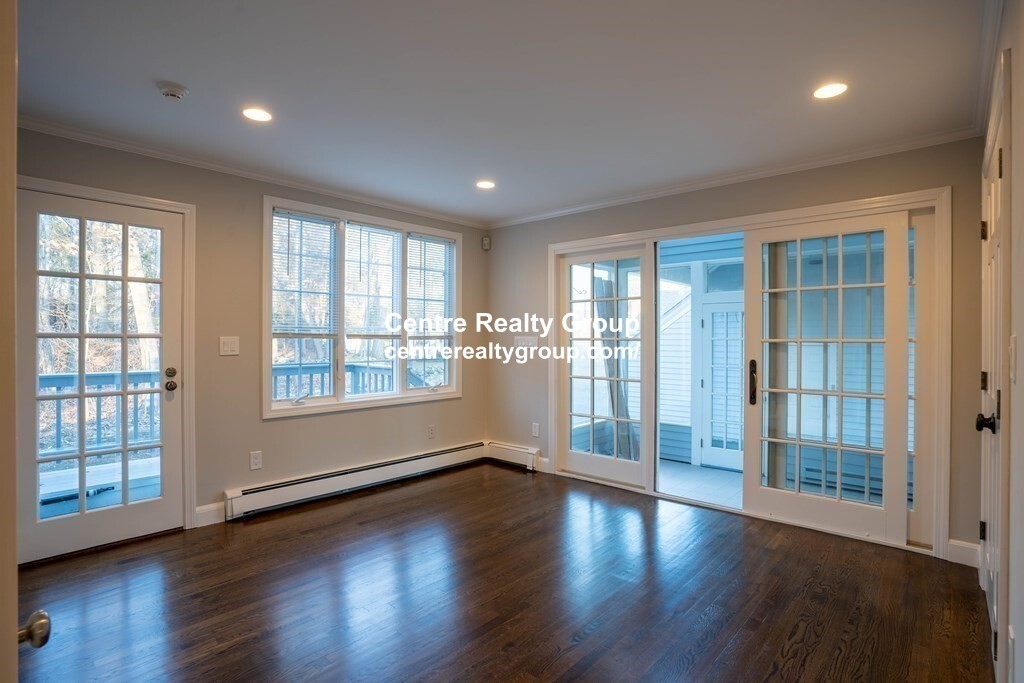 40 Pudding Stone Ln, Newton