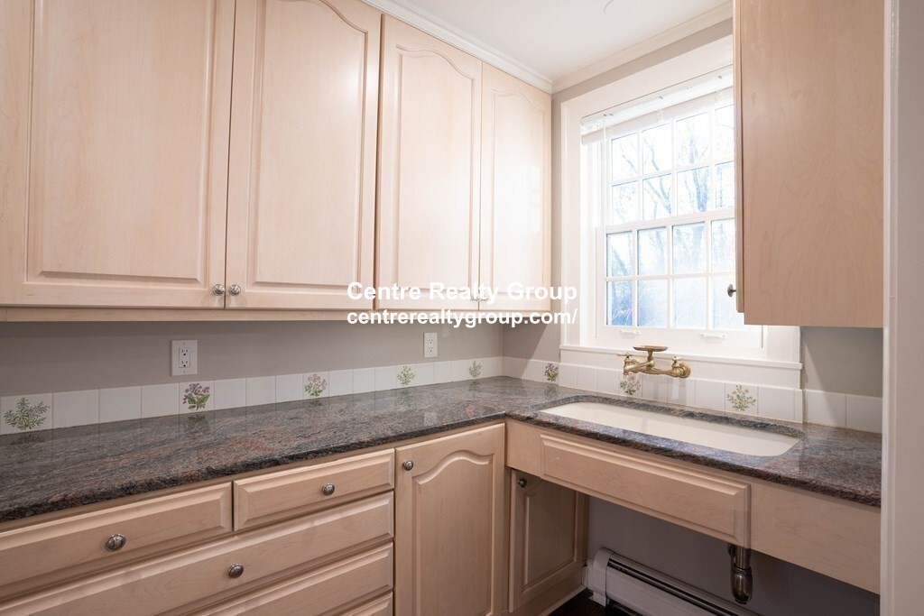 40 Pudding Stone Ln, Newton