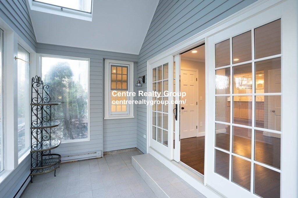 40 Pudding Stone Ln, Newton