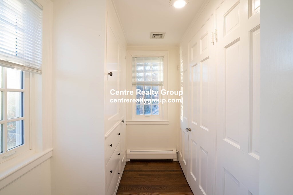 40 Pudding Stone Ln, Newton