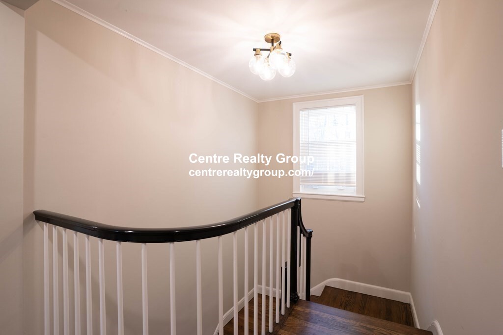 40 Pudding Stone Ln, Newton