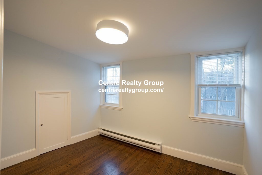 40 Pudding Stone Ln, Newton