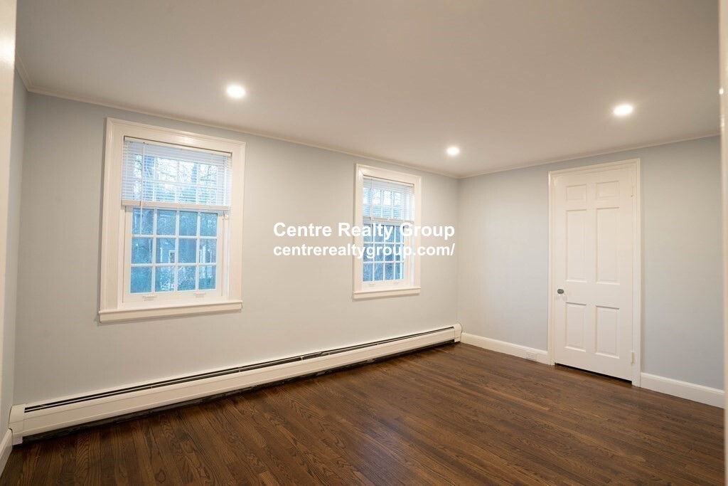 40 Pudding Stone Ln, Newton