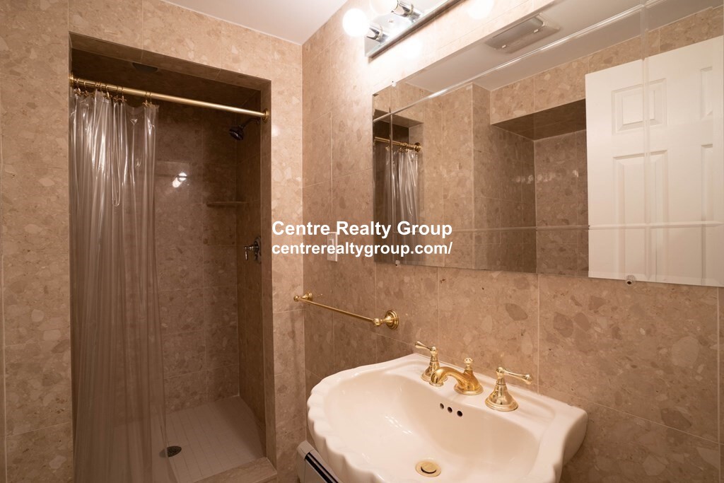 40 Pudding Stone Ln, Newton