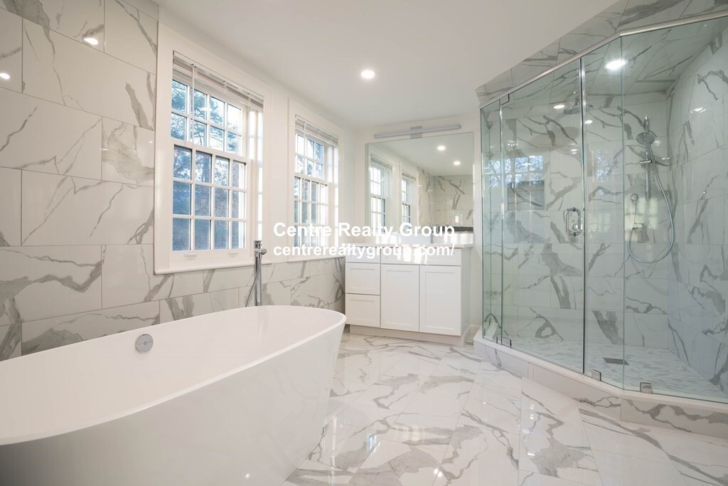 40 Pudding Stone Ln, Newton