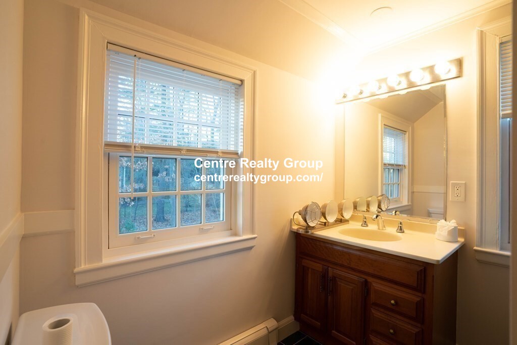 40 Pudding Stone Ln, Newton