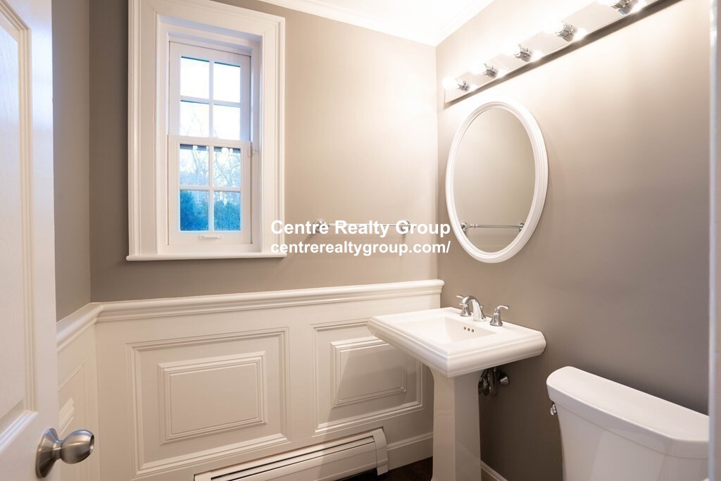 40 Pudding Stone Ln, Newton