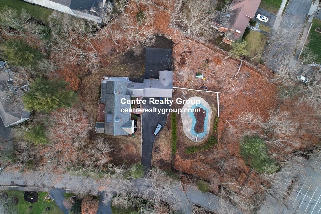 40 Pudding Stone Ln, Newton