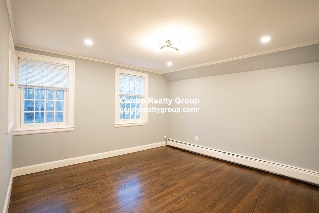 40 Pudding Stone Ln, Newton