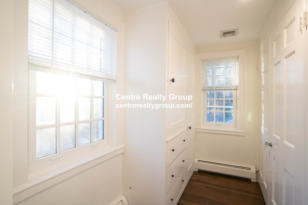 40 Pudding Stone Ln, Newton