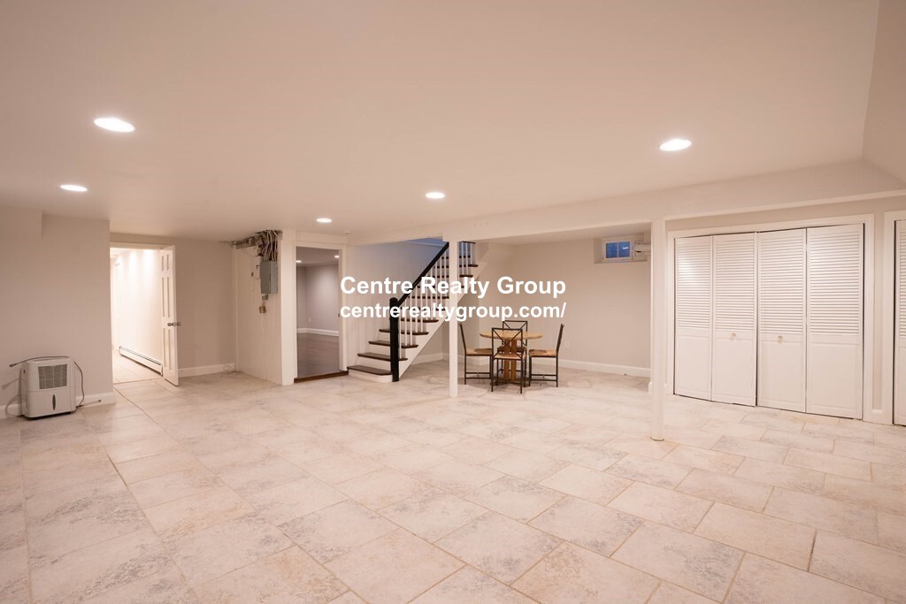 40 Pudding Stone Ln, Newton