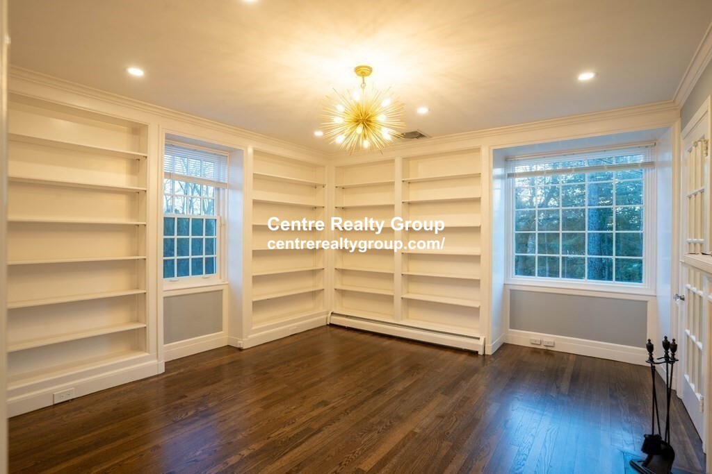 40 Pudding Stone Ln, Newton