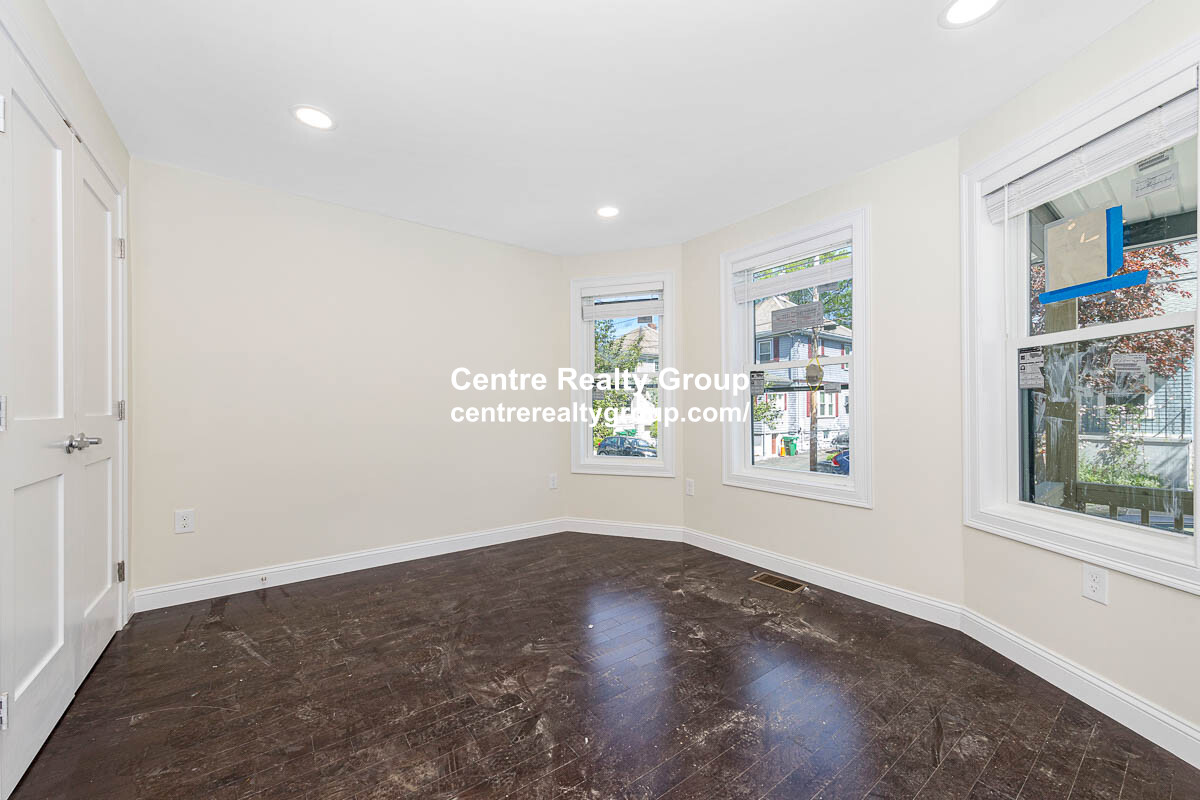 75 Lexington St, Waltham