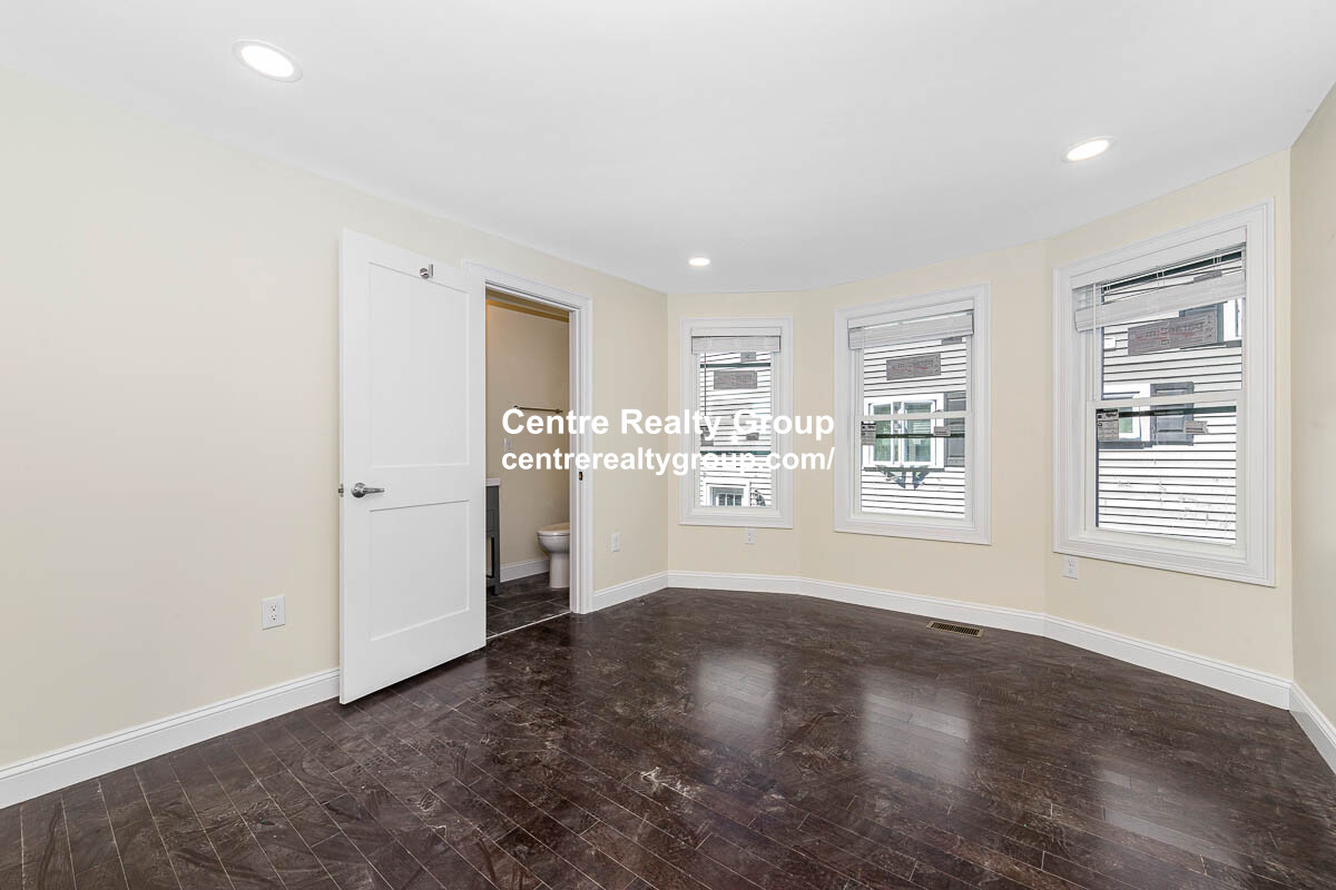 75 Lexington St, Waltham