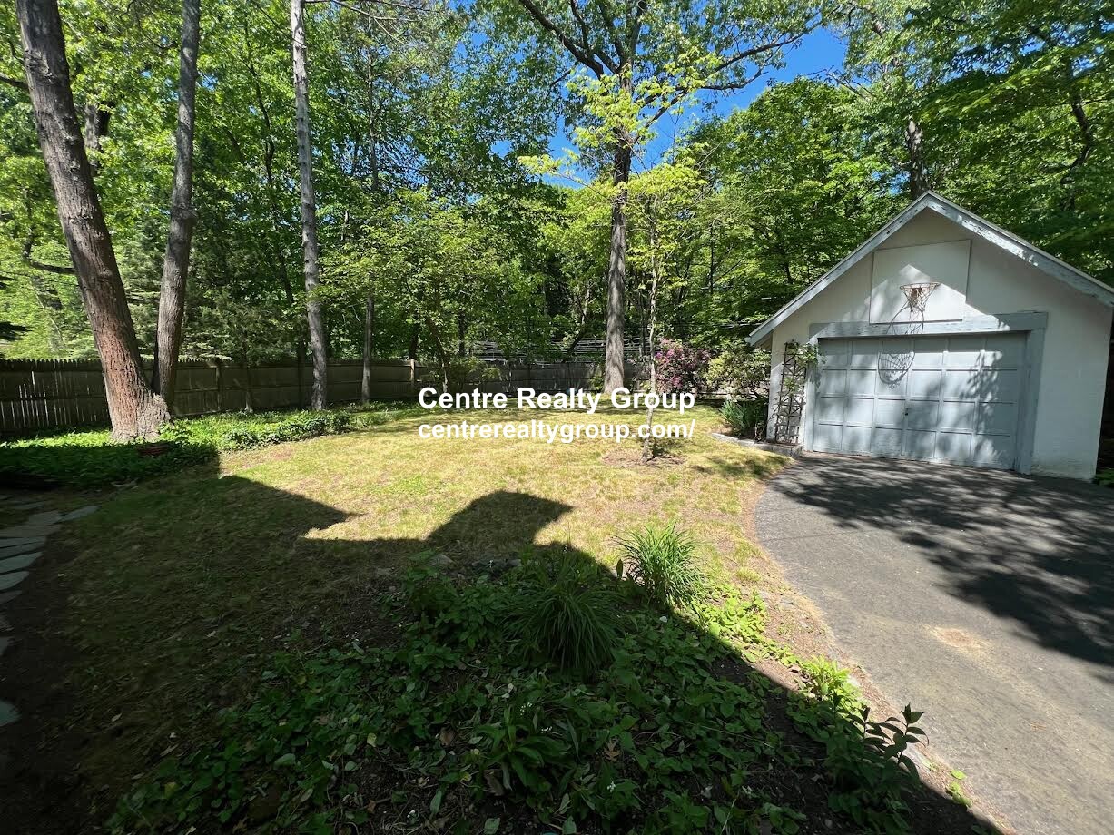 206 Middlesex Rd, Chestnut Hill