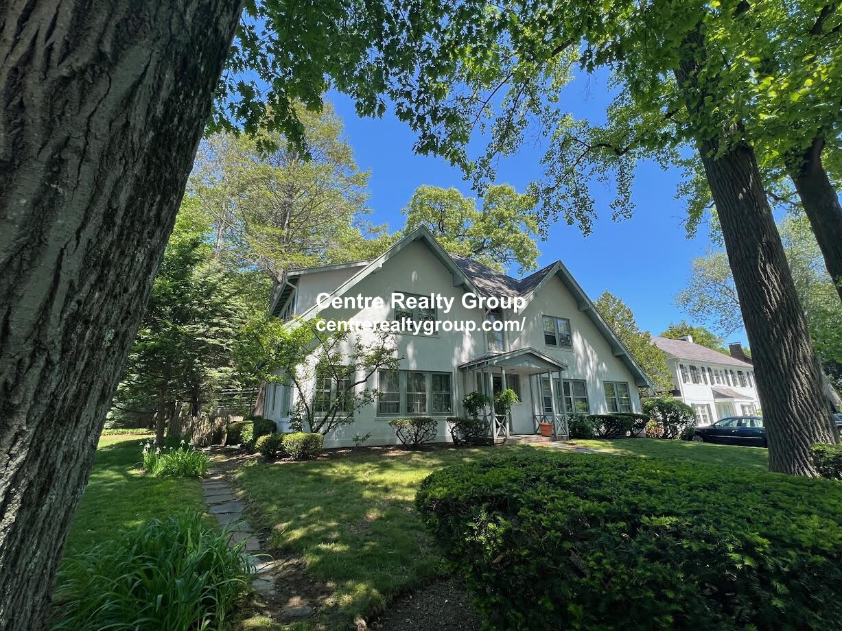 206 Middlesex Rd, Chestnut Hill