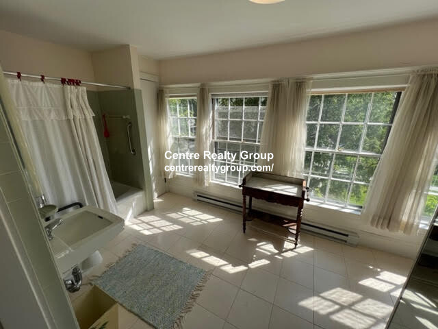 206 Middlesex Rd, Chestnut Hill