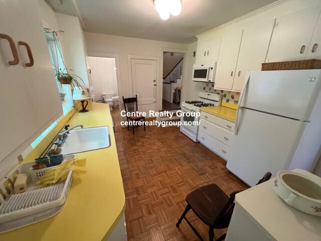 206 Middlesex Rd, Chestnut Hill