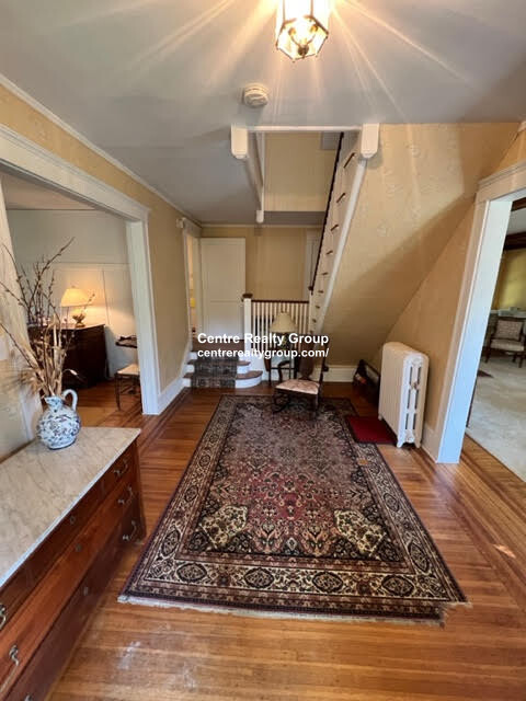 206 Middlesex Rd, Chestnut Hill