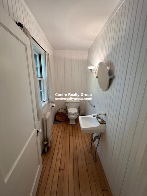 206 Middlesex Rd, Chestnut Hill