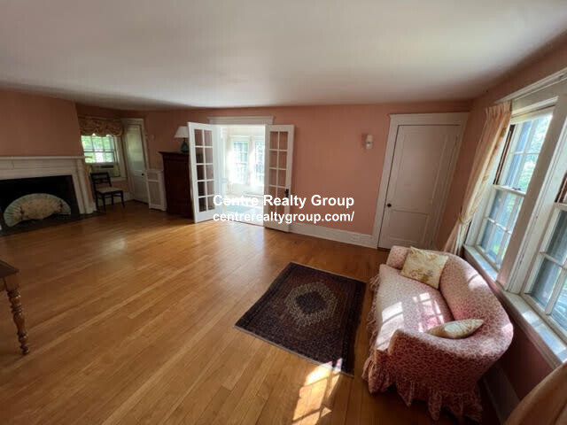 206 Middlesex Rd, Chestnut Hill