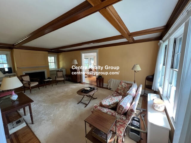 206 Middlesex Rd, Chestnut Hill