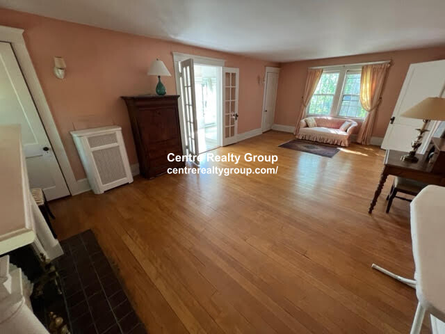 206 Middlesex Rd, Chestnut Hill