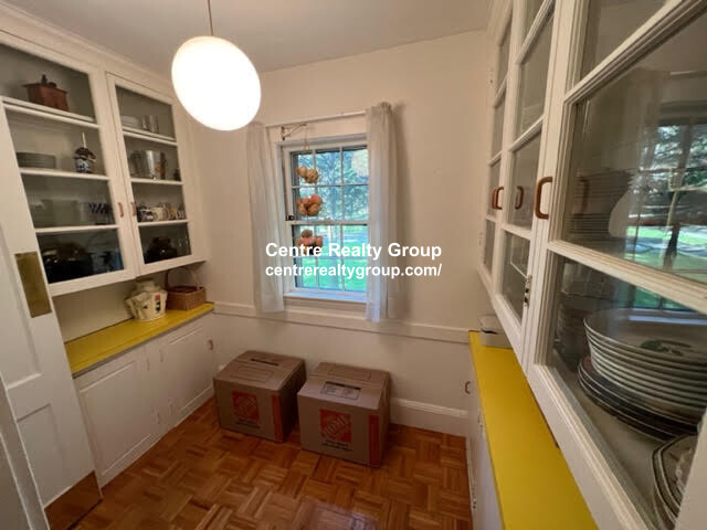 206 Middlesex Rd, Chestnut Hill