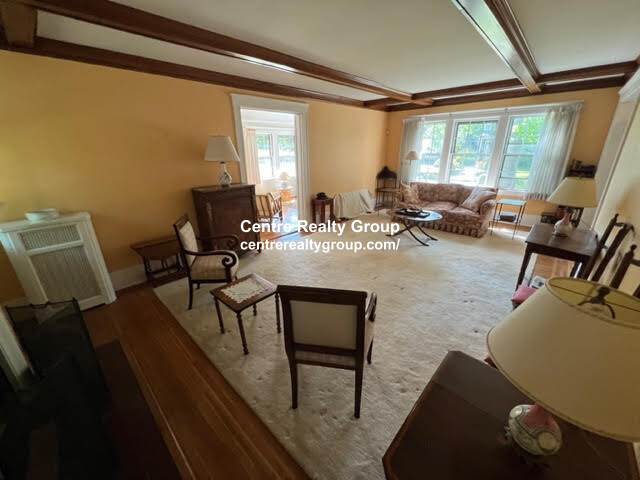 206 Middlesex Rd, Chestnut Hill