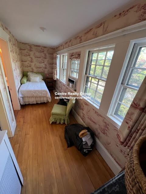 206 Middlesex Rd, Chestnut Hill