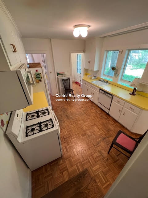 206 Middlesex Rd, Chestnut Hill