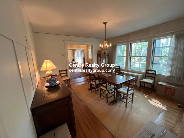 206 Middlesex Rd, Chestnut Hill