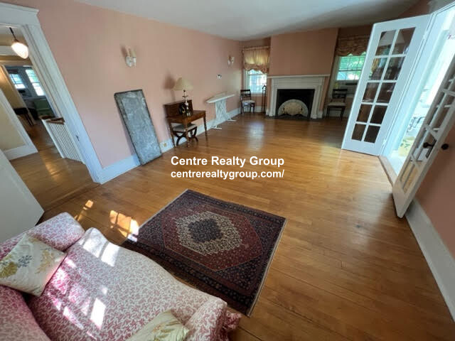 206 Middlesex Rd, Chestnut Hill