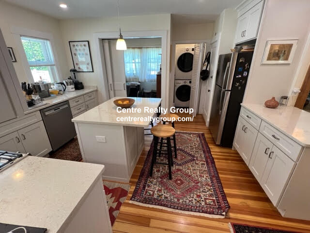 20 Ricker Ter, Newton