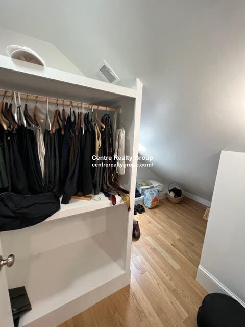 20 Ricker Ter, Newton