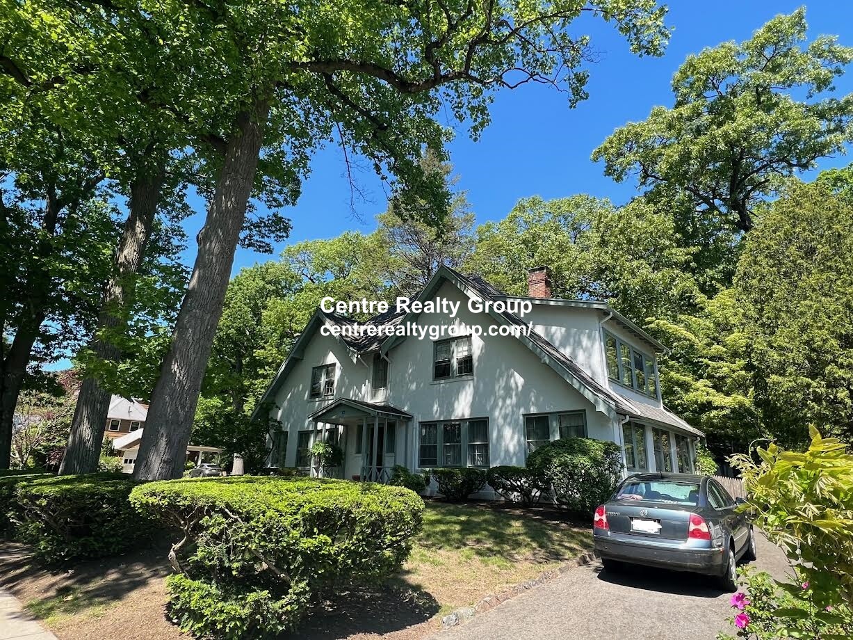 206 Middlesex Rd, Chestnut Hill
