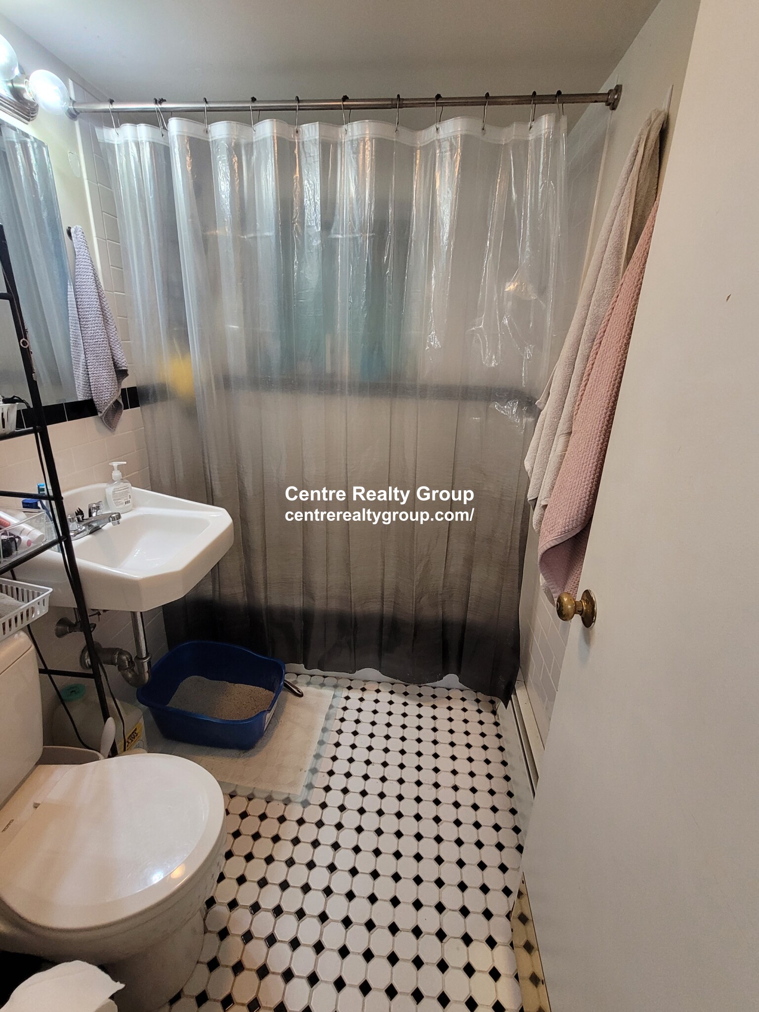 33 Westgate Rd, Chestnut Hill