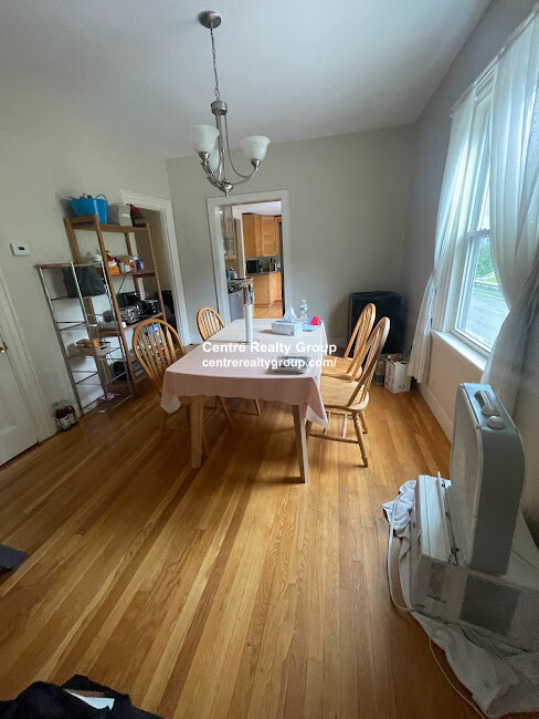 76 Austin St, Newton Centre