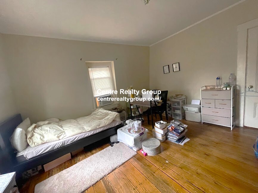 76 Austin St, Newton Centre