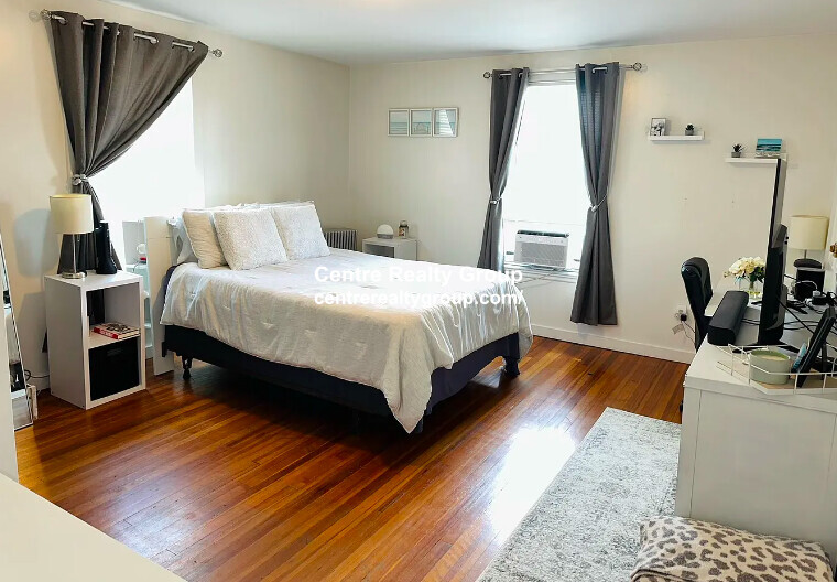 17 Munroe Ave, Banks Square