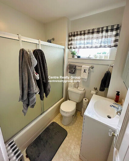 17 Munroe Ave, Banks Square